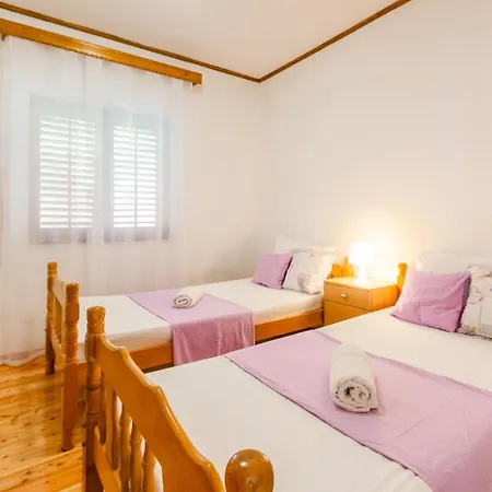 Tomas No.1 Apartment